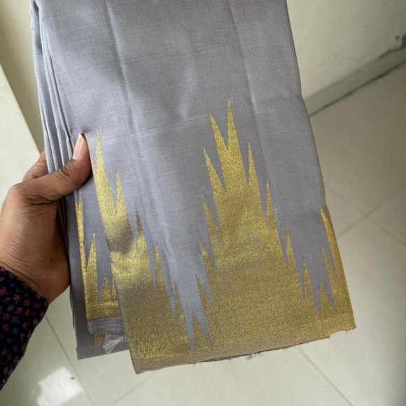 Pure Kajiveram silk saree with temple border - Picture 1 of 4